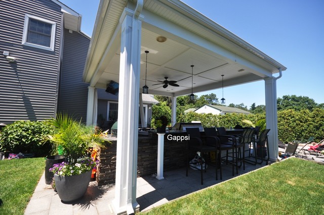 Outdoor Bbq Bar Area Covered With Roof Built By Gappsi In Nesconset Ny Klassisch Hauser New York Von Gappsi Houzz