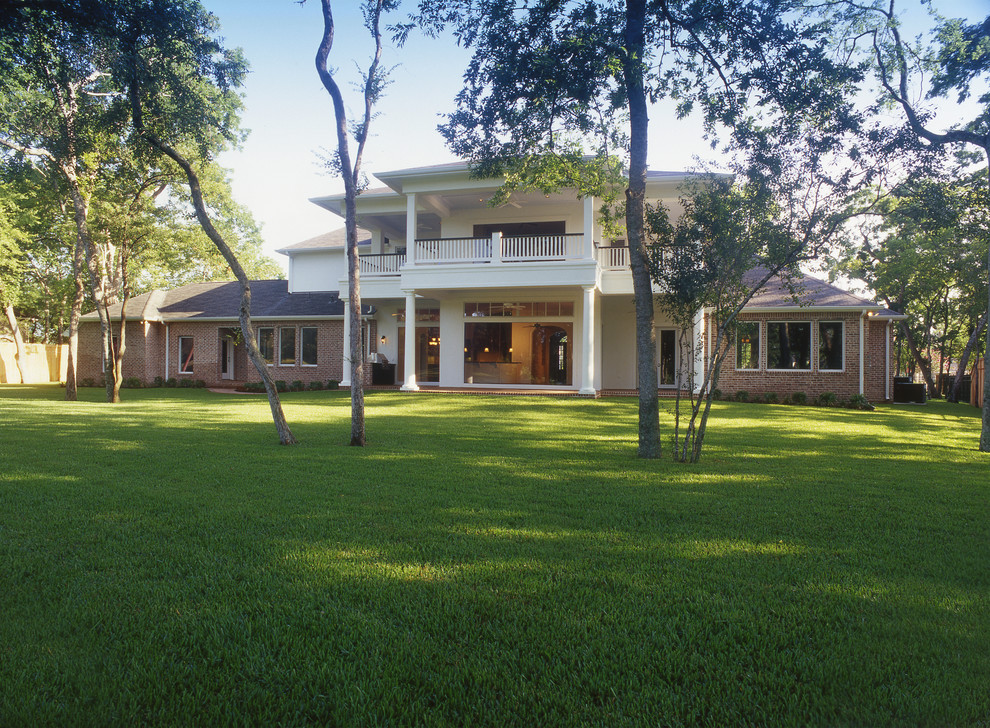 Design ideas for a classic house exterior in Houston.