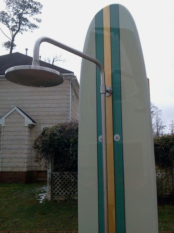 Outdoor surfboard shower. Tropical Exterior Other by Flyone