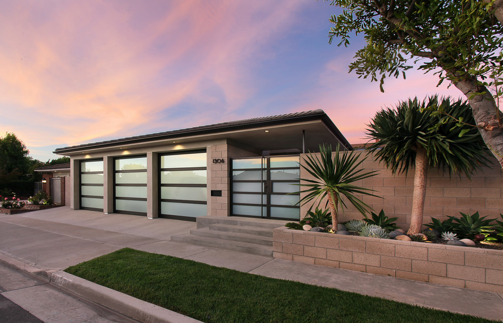 Design ideas for a large and gey retro bungalow render house exterior in Orange County.
