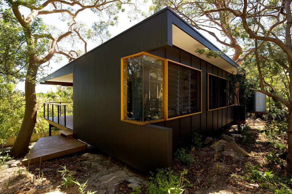 Einstöckiges Modernes Haus mit schwarzer Fassadenfarbe in Sydney