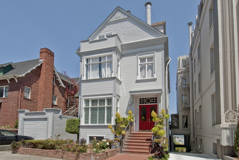 Mittelgroße, Dreistöckige Klassische Holzfassade Haus in San Francisco