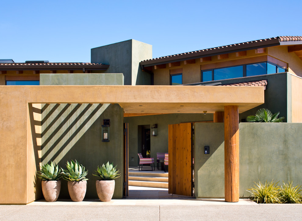 Свежая идея для дизайна: огромный, двухэтажный, зеленый дом в стиле фьюжн с облицовкой из цементной штукатурки - отличное фото интерьера