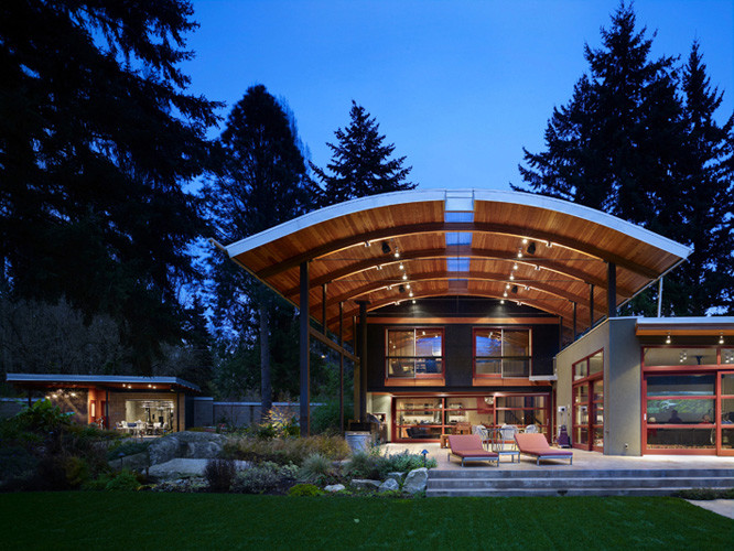 Medium sized modern house exterior in Seattle.