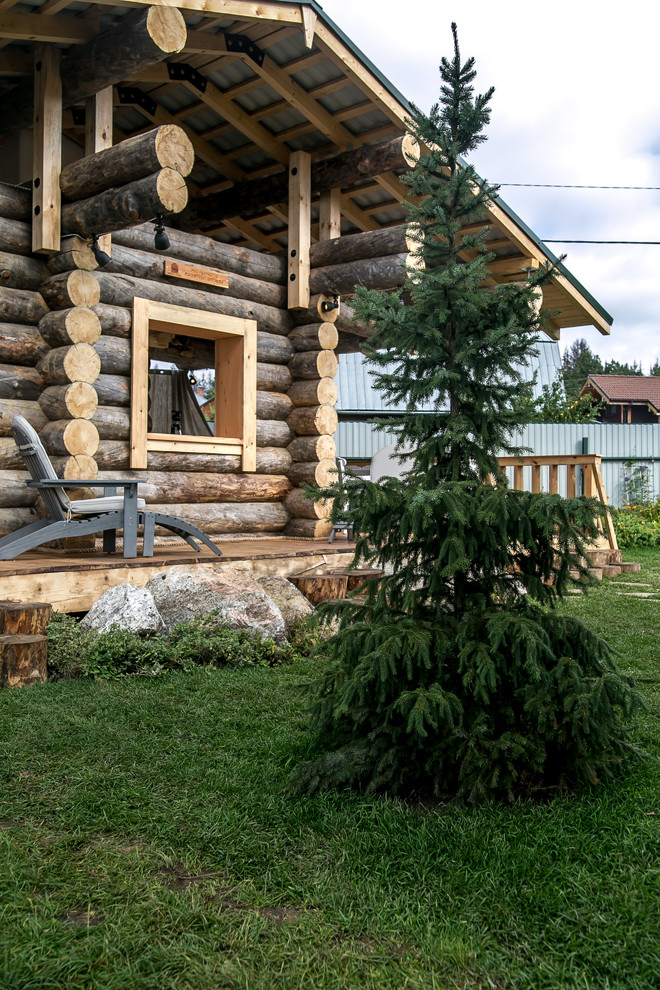 Inspiration for a rustic house exterior in Moscow.