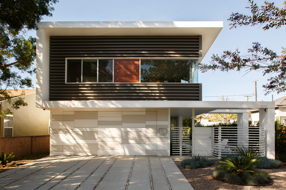 Источник вдохновения для домашнего уюта: двухэтажный, серый дом среднего размера в стиле модернизм с облицовкой из металла