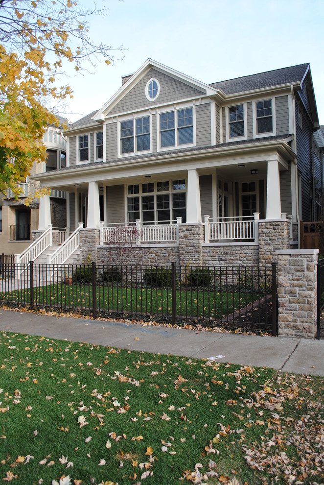 Design ideas for a classic house exterior in Chicago.