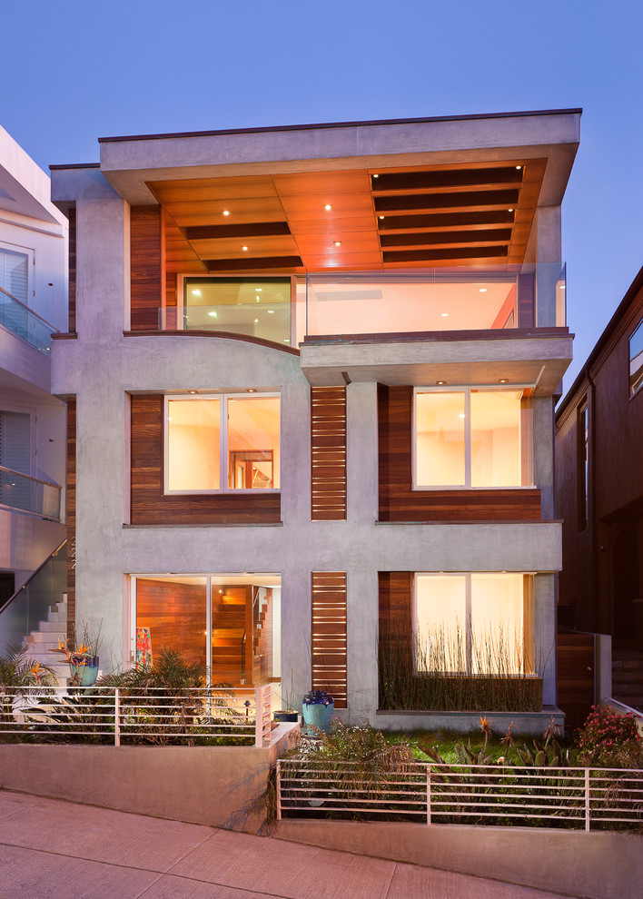 ロサンゼルスにある高級な中くらいなコンテンポラリースタイルのおしゃれな家の外観 (コンクリートサイディング) の写真
