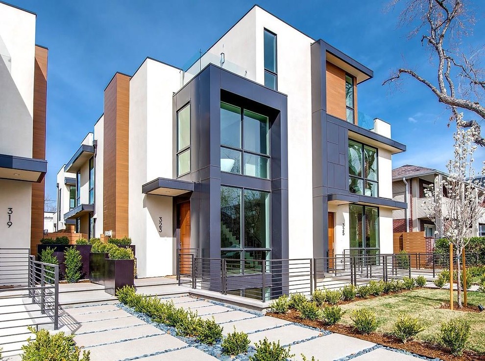 Modelo de fachada de casa bifamiliar multicolor contemporánea de tres plantas con tejado plano