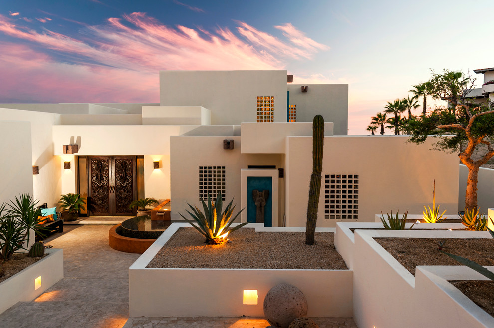 Idee per la facciata di una casa beige mediterranea