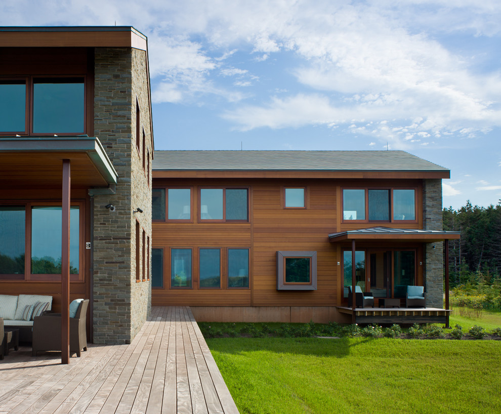 Photo of a contemporary house exterior in Boston.