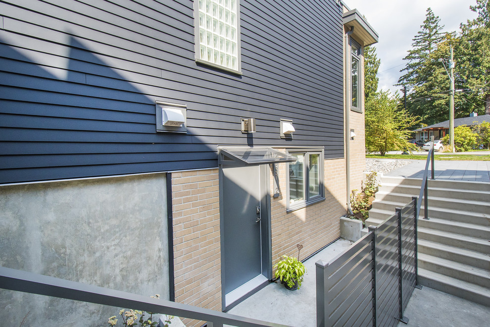 Modernes Haus mit grauer Fassadenfarbe in Vancouver