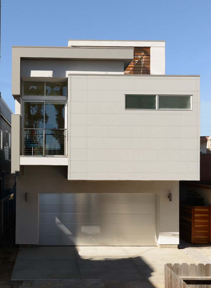 Idée de décoration pour une façade de maison design à un étage avec un revêtement mixte.