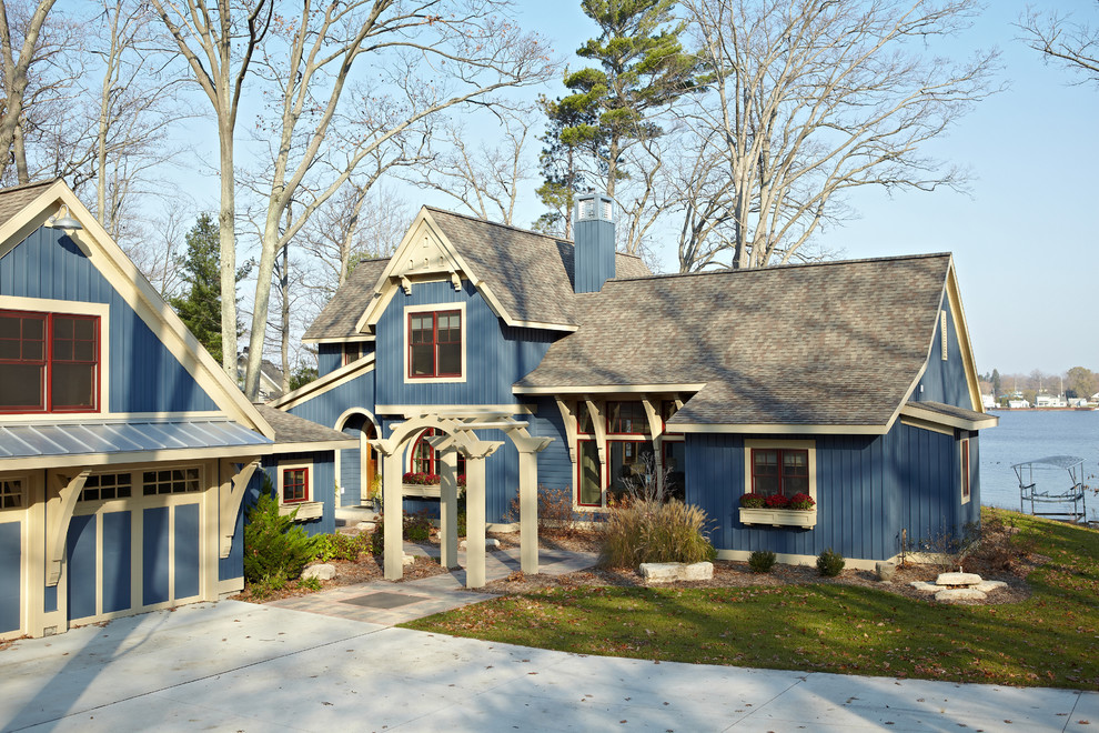 Foto della facciata di una casa blu vittoriana