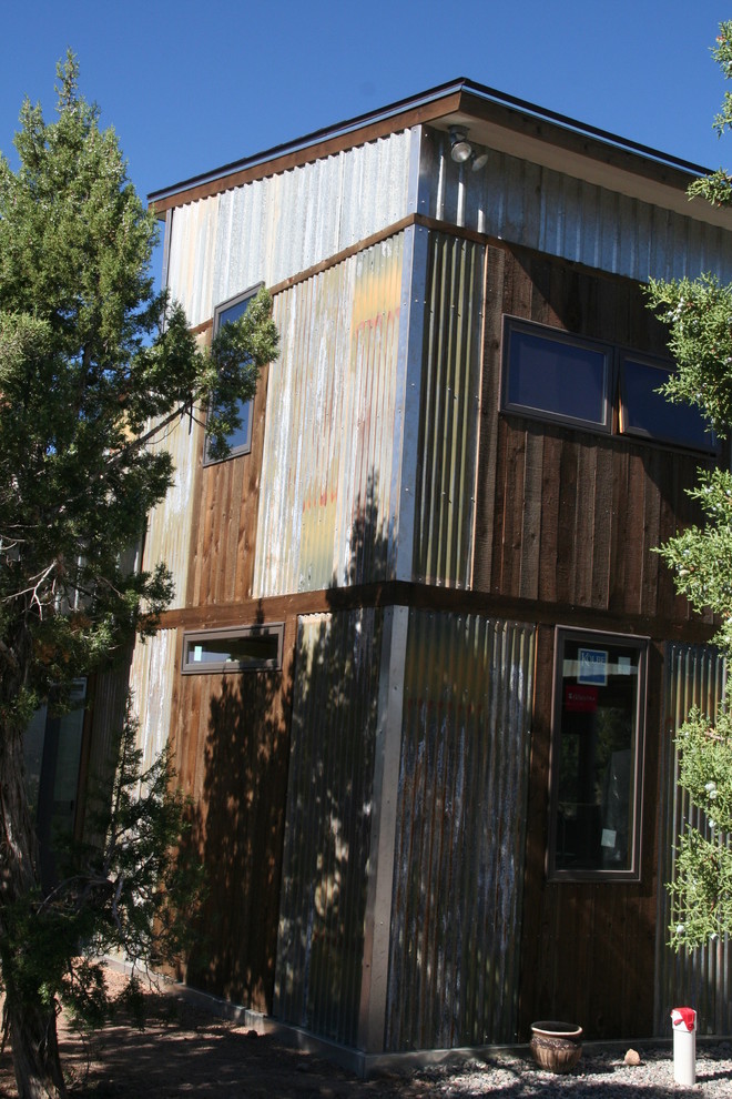 Immagine della facciata di una casa eclettica