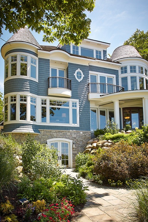 Photo of a beach style house exterior in Grand Rapids.