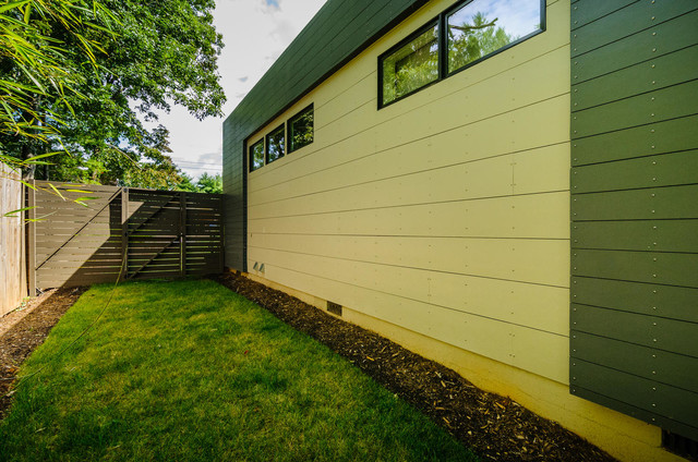 peregrine 4 barlas Modern House Exterior Other by Roost