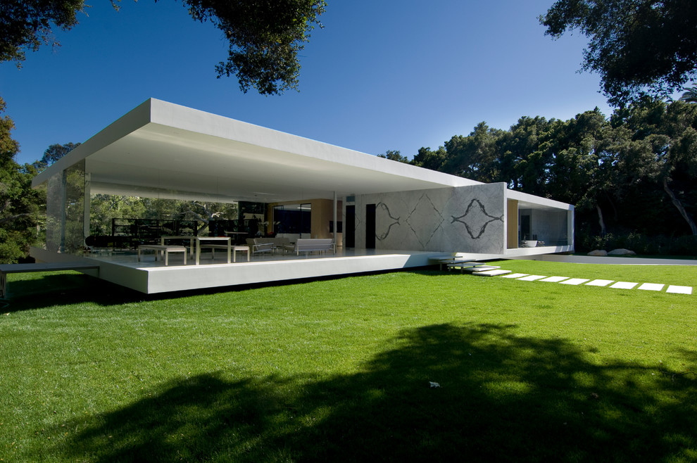 Inspiration for a medium sized and white modern bungalow house exterior in Santa Barbara.