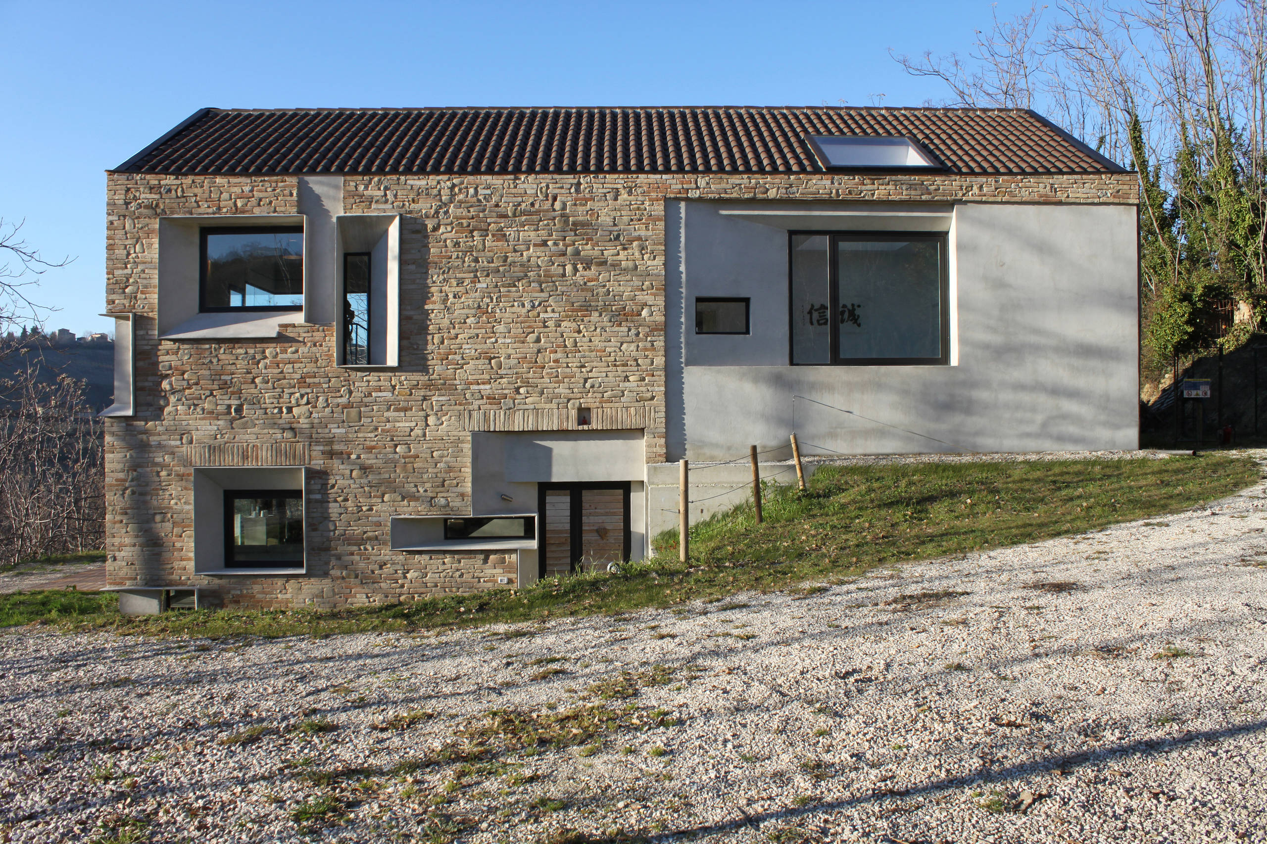 Foto e Idee per Facciate di case - facciata di una casa in pietra e intonaco  - Maggio 2022 | Houzz IT