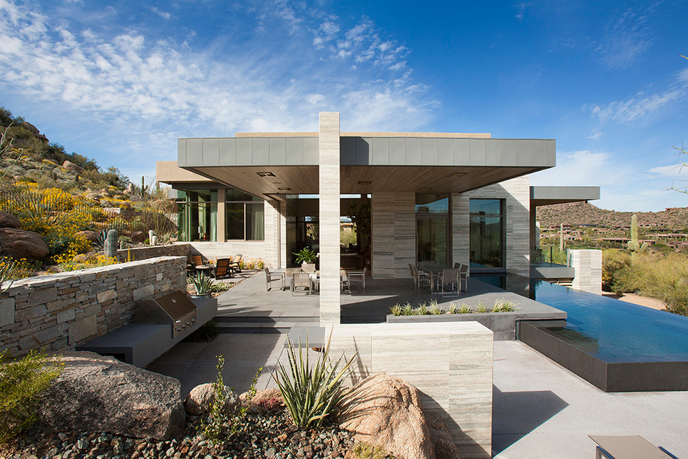 Geräumiges Modernes Einfamilienhaus mit grauer Fassadenfarbe, Flachdach und Blechdach in Phoenix