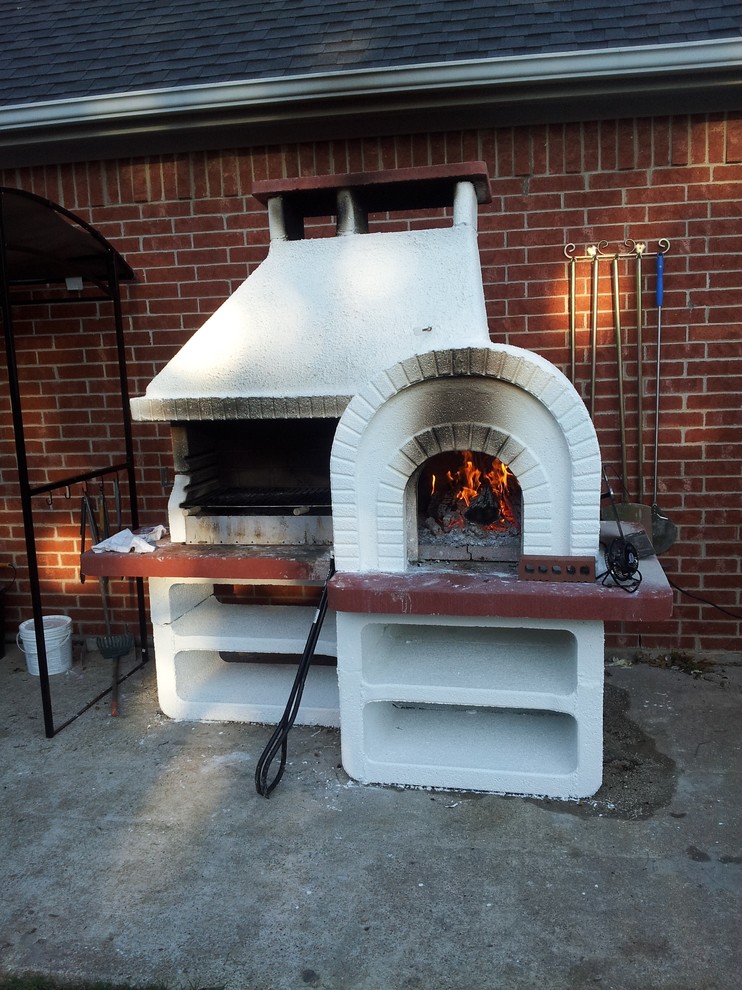 Pizza oven + charcoal grill combo Traditional Exterior New York