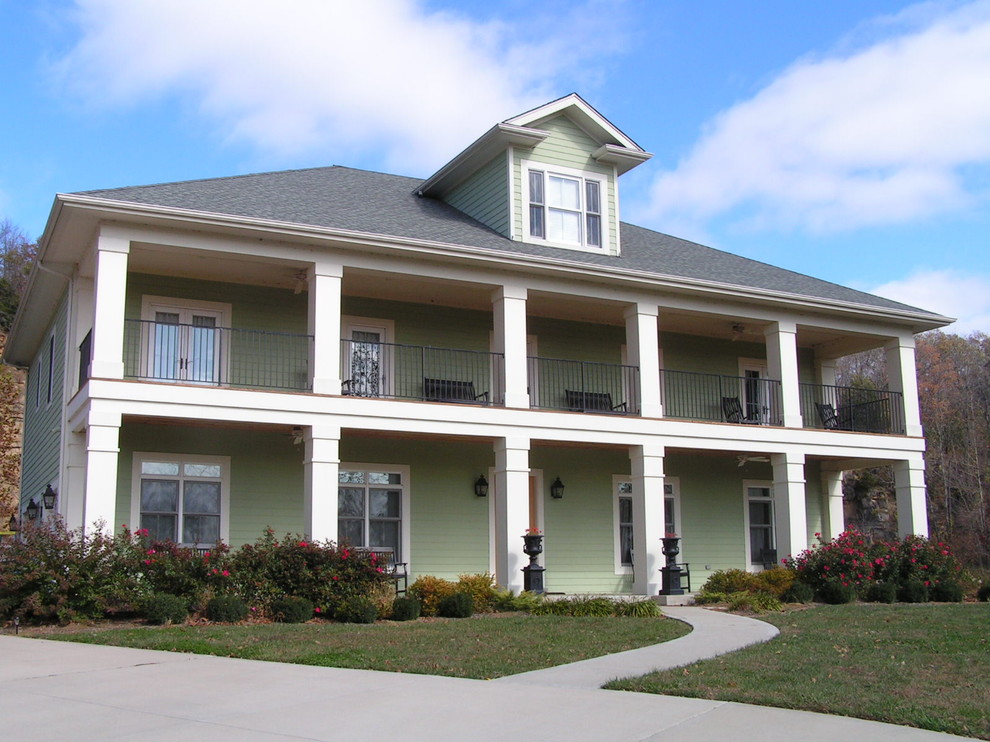 Plantation style front elevation Classique Façade St. Louis par