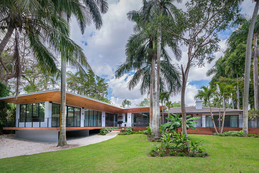 Einstöckiges Modernes Einfamilienhaus in Miami