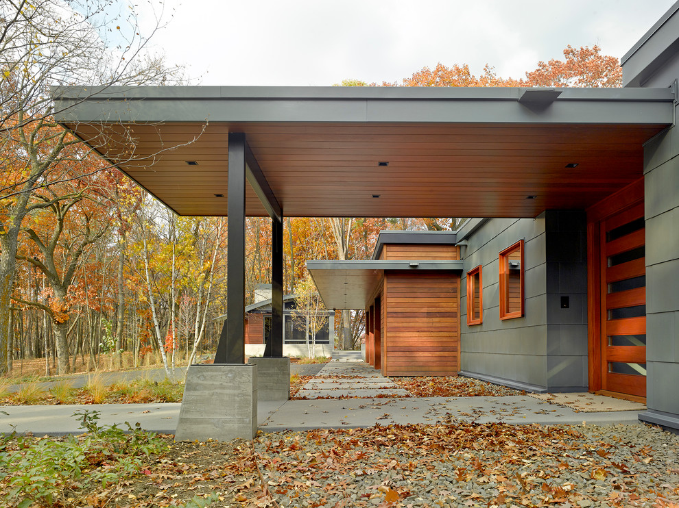Diseño de fachada gris minimalista extra grande con revestimientos combinados