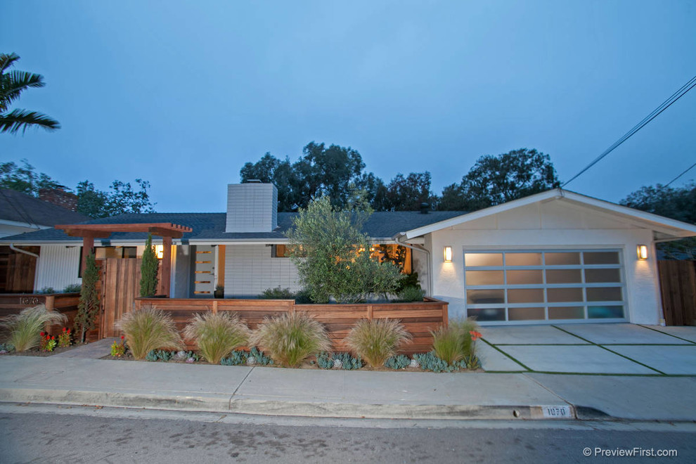 Photo of a midcentury house exterior in San Diego.