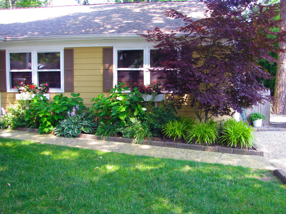 Portfolio Traditional Exterior New York by Bay Head Landscaping