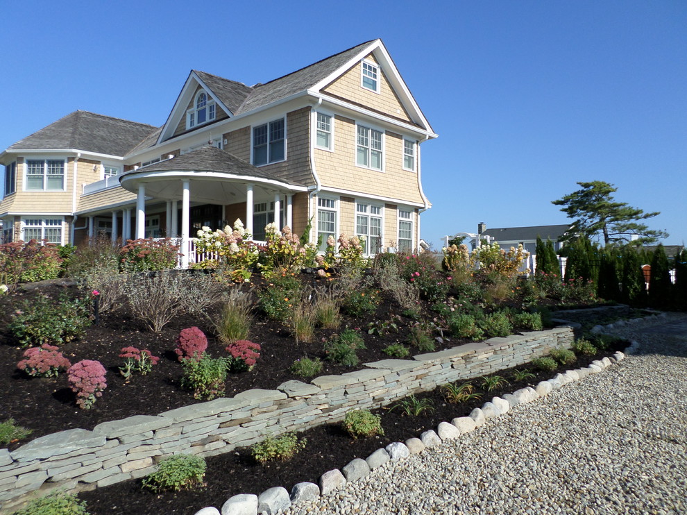 Portfolio Traditional Exterior New York by Bay Head Landscaping