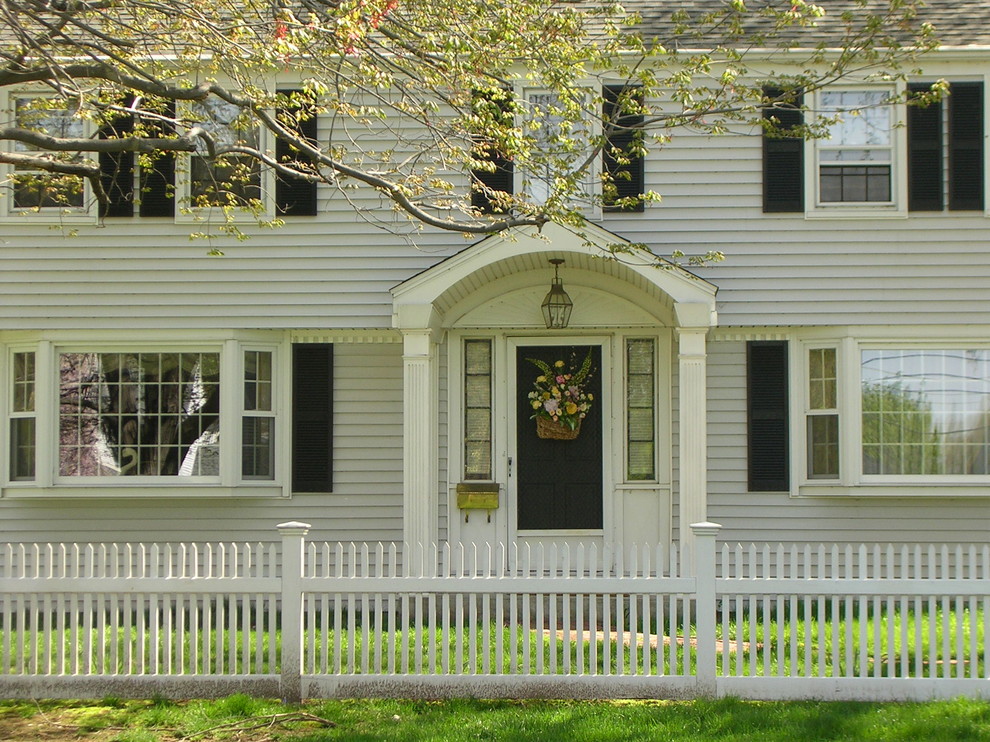 Design ideas for a traditional house exterior in Bridgeport.
