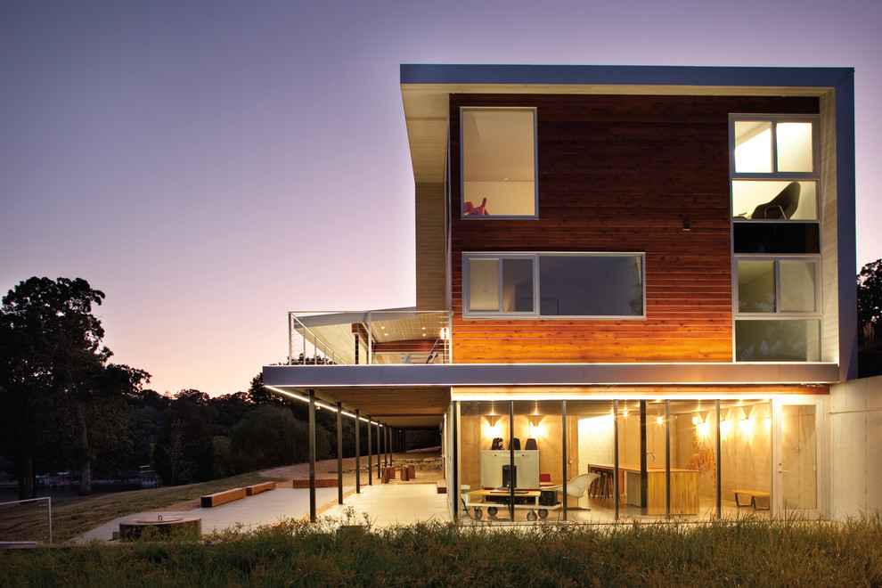 Inspiration pour une très grande façade de maison design en bois à un étage.