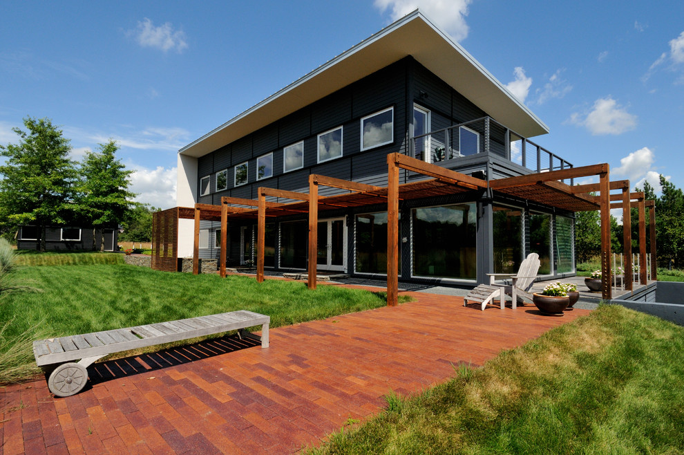 Modernes Haus mit grauer Fassadenfarbe in Minneapolis
