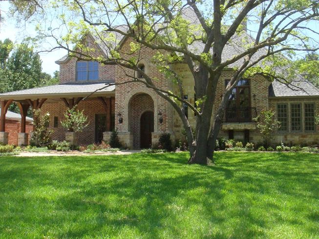 Inspiration for a timeless exterior home remodel in Dallas