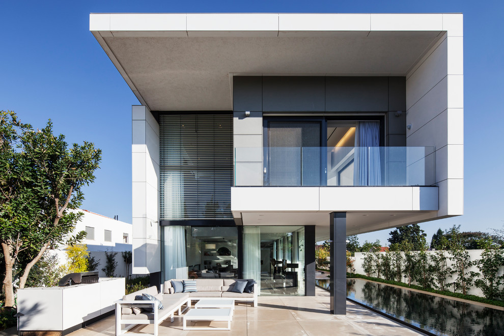 Modernes Haus mit Mix-Fassade und Flachdach in Tel Aviv