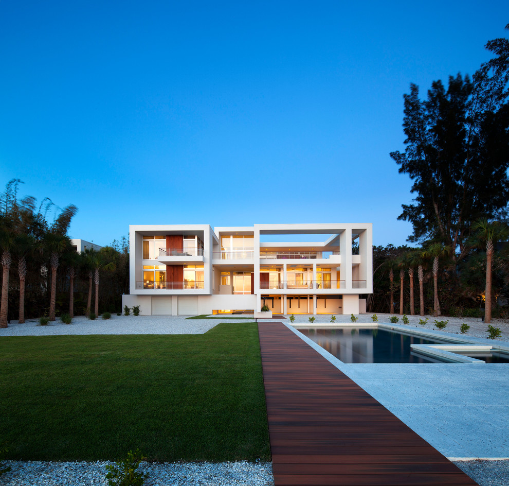Modern house exterior in Tampa with wood cladding.