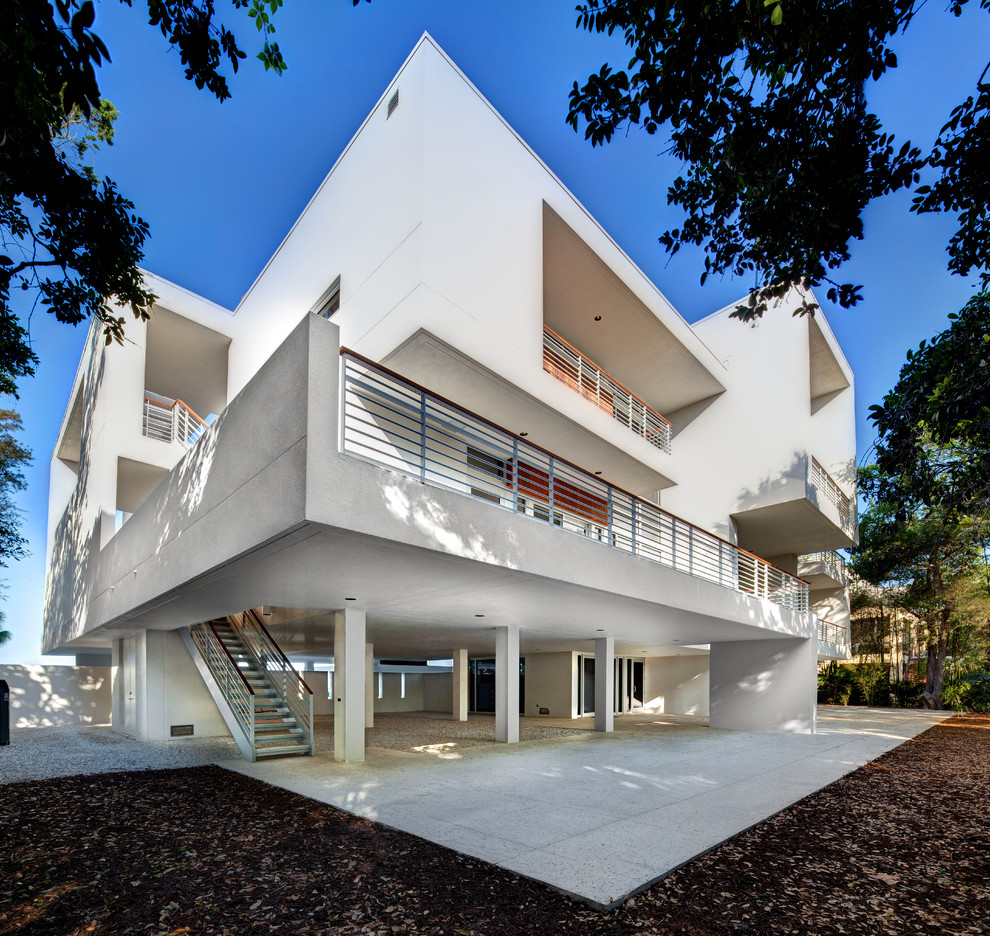 Minimalist exterior home photo in Tampa