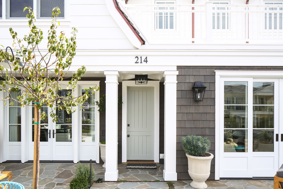 Design ideas for a country house exterior in Los Angeles.