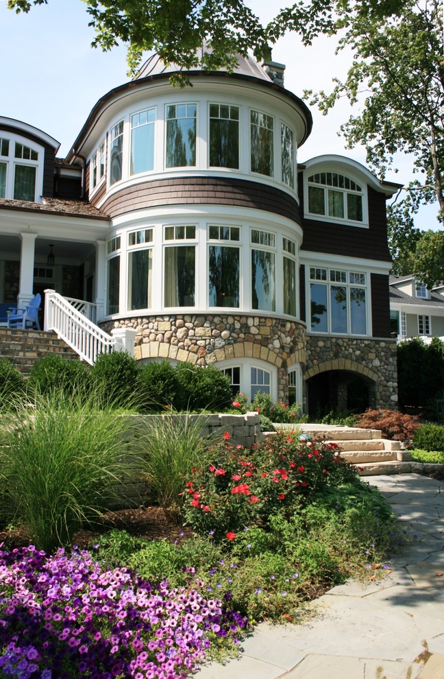 Klassisches Haus mit brauner Fassadenfarbe in Milwaukee