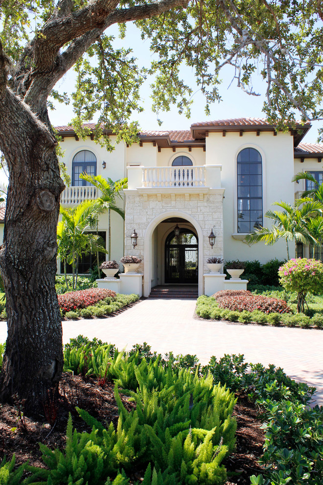 Inspiration for a classic house exterior in Miami.