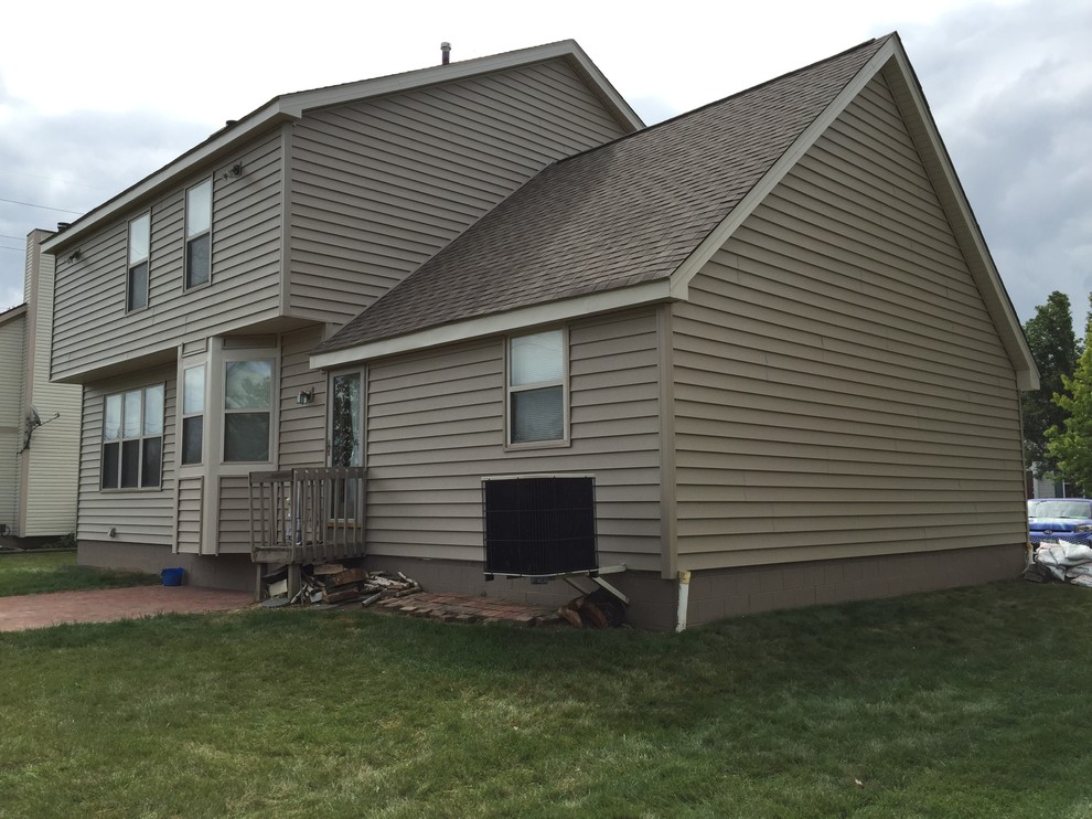 Photo of a medium sized and brown traditional two floor house exterior in Columbus with vinyl cladding.