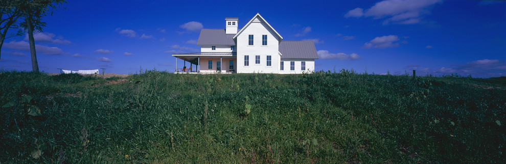 Foto della facciata di una casa country