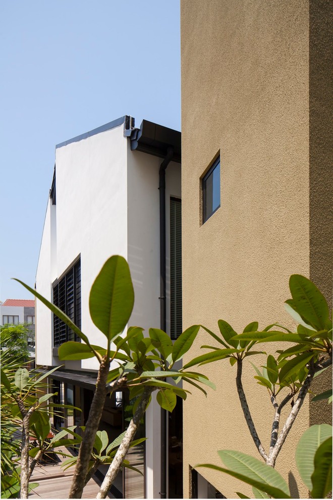 Идея дизайна: маленький, двухэтажный дом в современном стиле для на участке и в саду