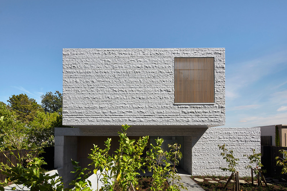 Zweistöckiges Modernes Haus mit grauer Fassadenfarbe und Flachdach in Los Angeles