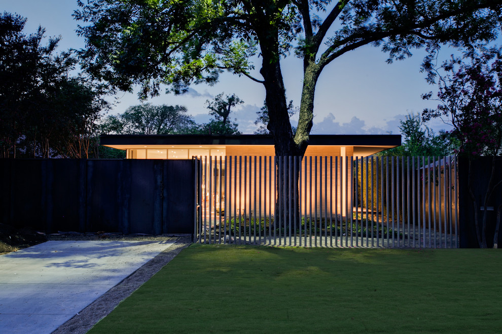 Modern bungalow house exterior in Dallas.