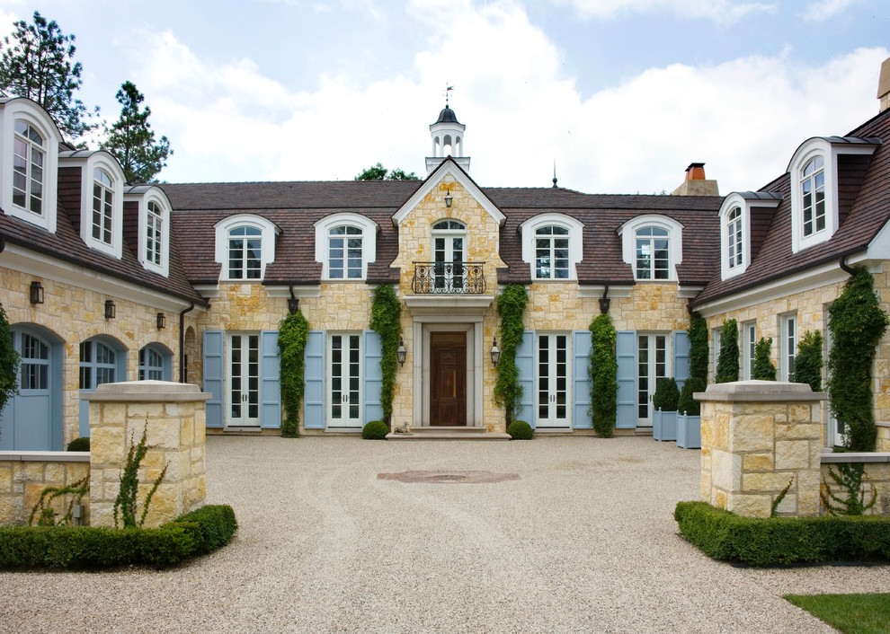 Foto de fachada de casa beige clásica extra grande de tres plantas con revestimiento de ladrillo y tejado de teja de barro
