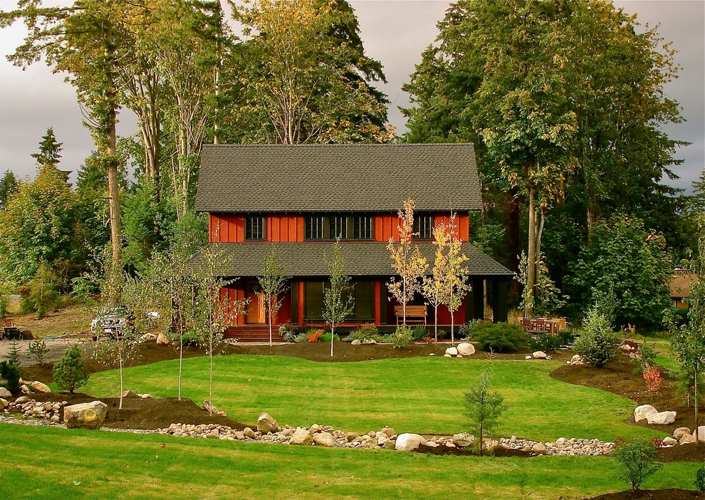 Photo of a medium sized and red farmhouse two floor house exterior in Seattle.