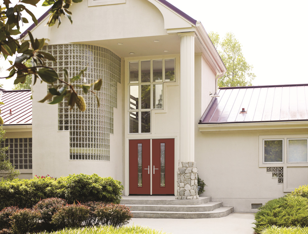 На фото: двухэтажный, белый дом в стиле модернизм с облицовкой из цементной штукатурки с