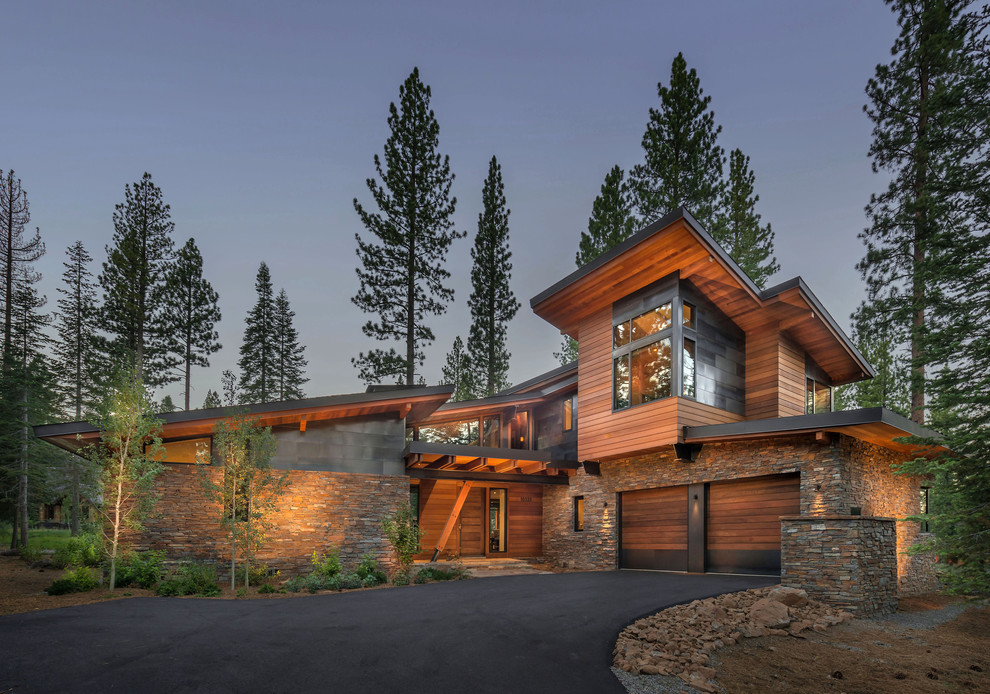 Design ideas for a contemporary house exterior in Sacramento with metal cladding.